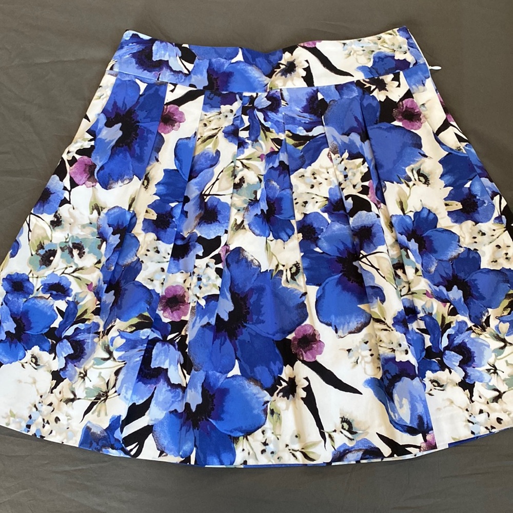 WHBM Pleated Skirt with Pockets 😍